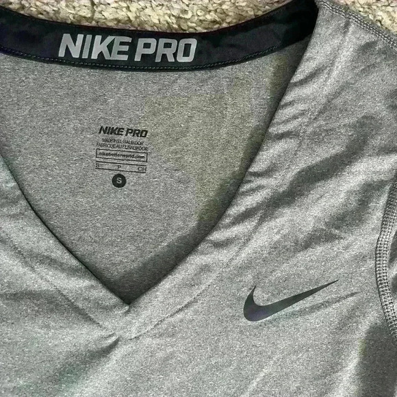 Nike Women’s Dry Fit Tshirt | Grey Workout Top | Nike Running Tee | Size Small - Picture 2 of 2